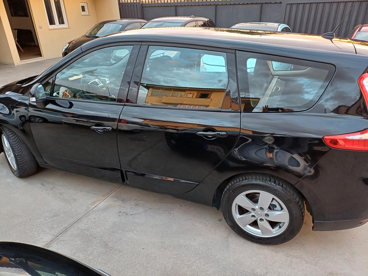 Renault Scenic GRAND 1.5 DCI 7 POSTI