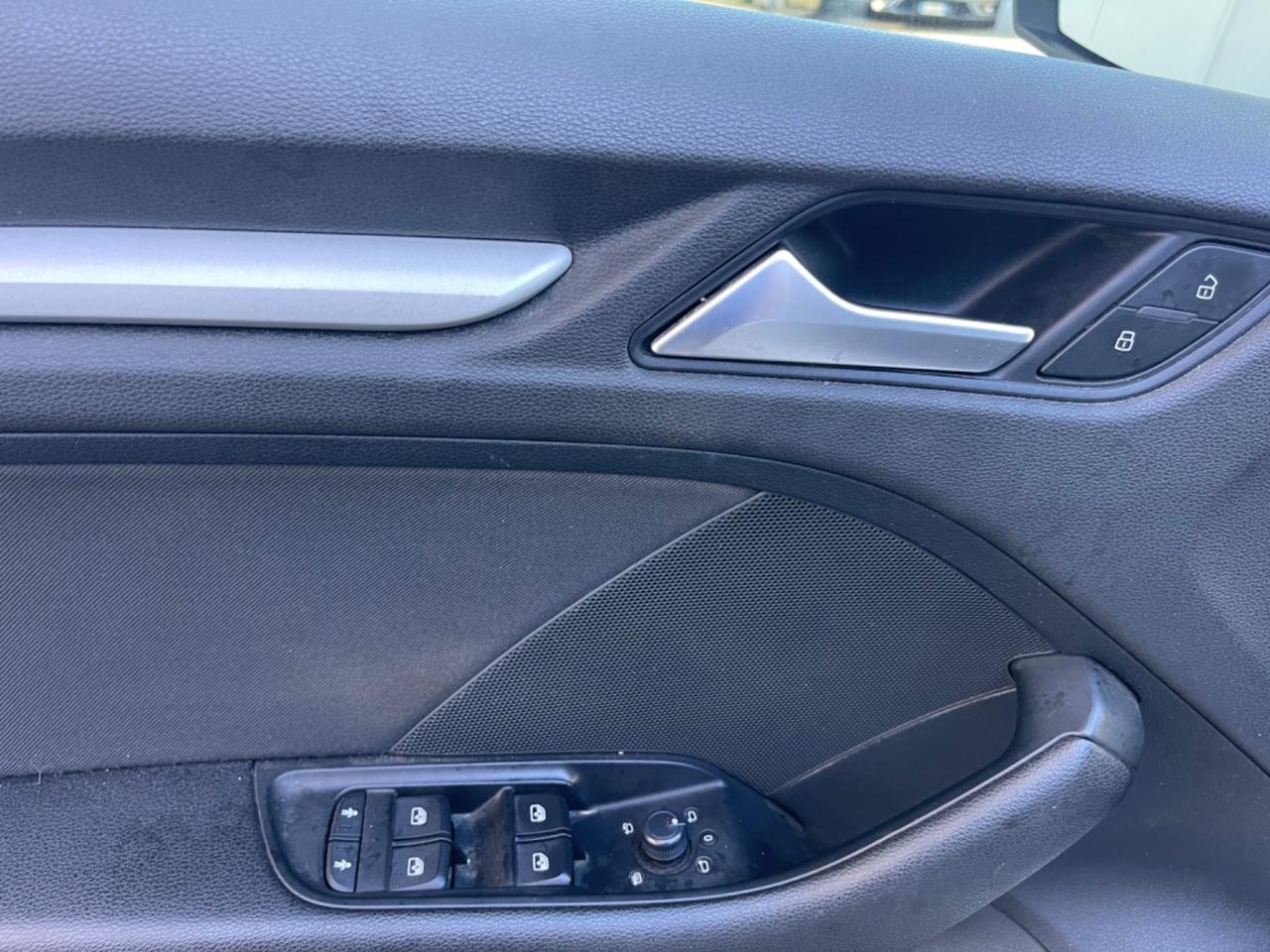 Audi A3 SPB 2.0 TDI S tronic Sport (IDENTITY BLACK)