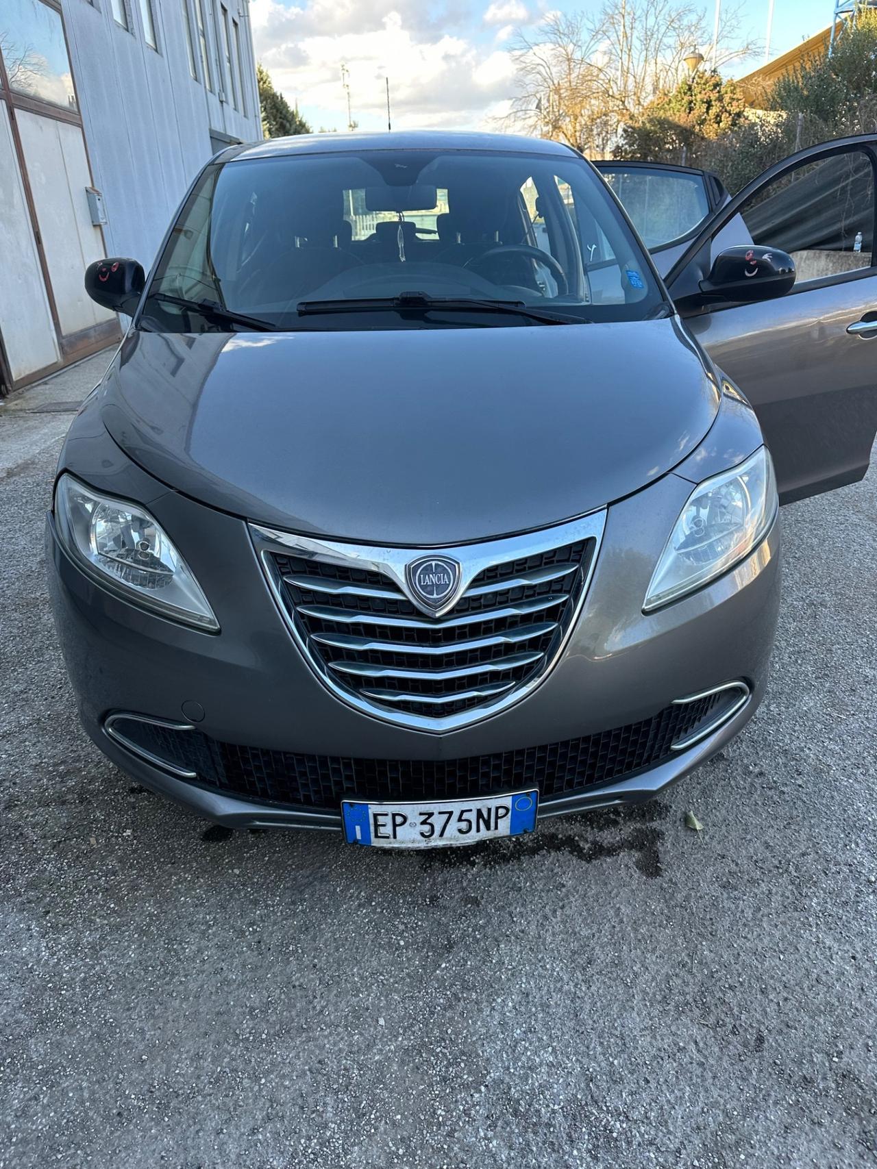 Lancia Ypsilon 1.3 MJT 16V 95 CV 5 porte S&S Silver