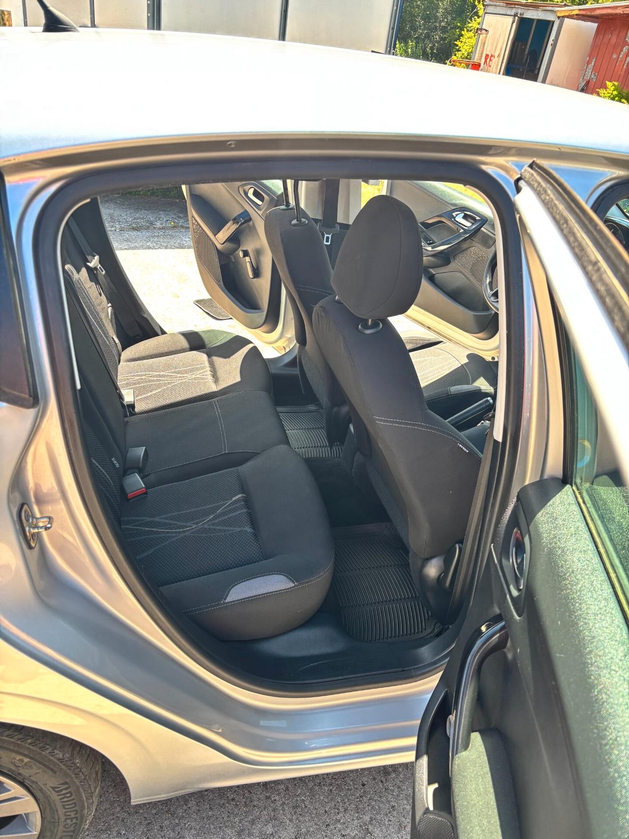 Peugeot 208 1.4 HDi 68 CV 5 porte Allure