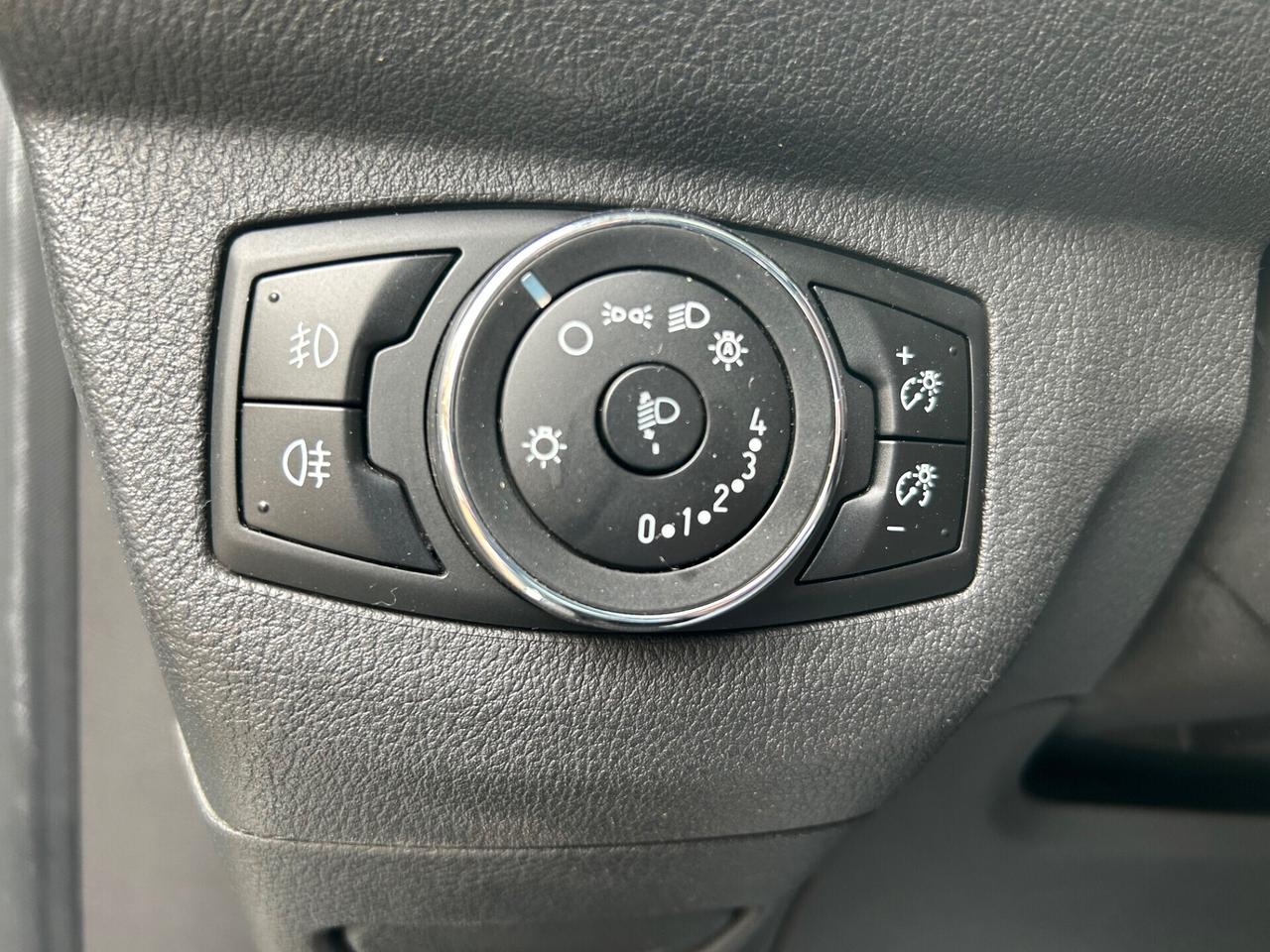 Ford Tourneo Courier 1.5 TDCI 75 CV Titanium
