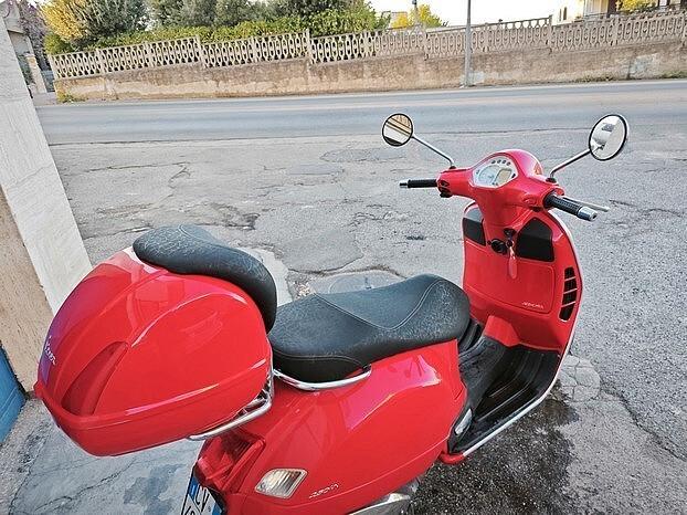 PIAGGIO Vespa 250 GTS accessoriata