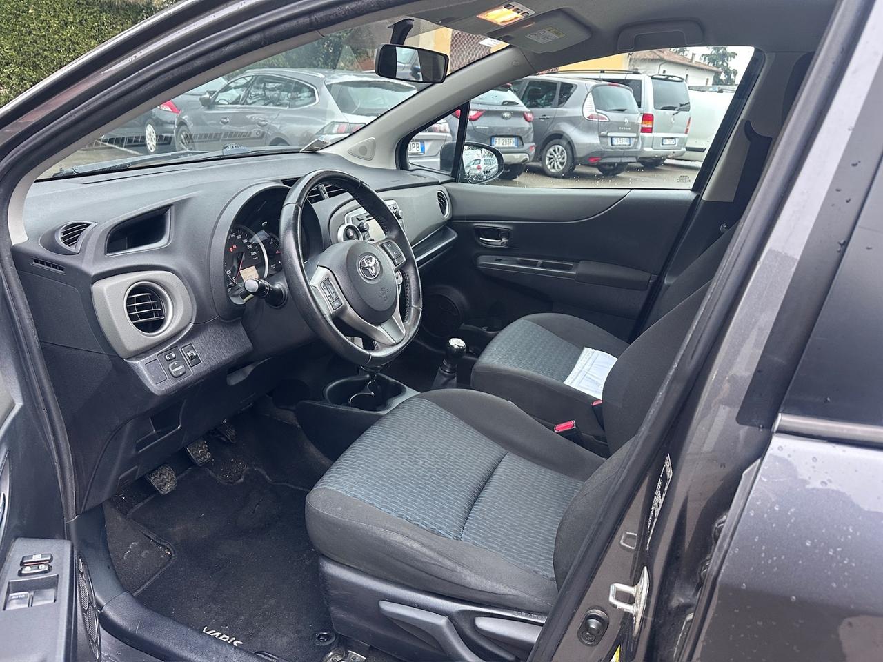 Toyota Yaris 1.0 5 porte Lounge Neopatentati