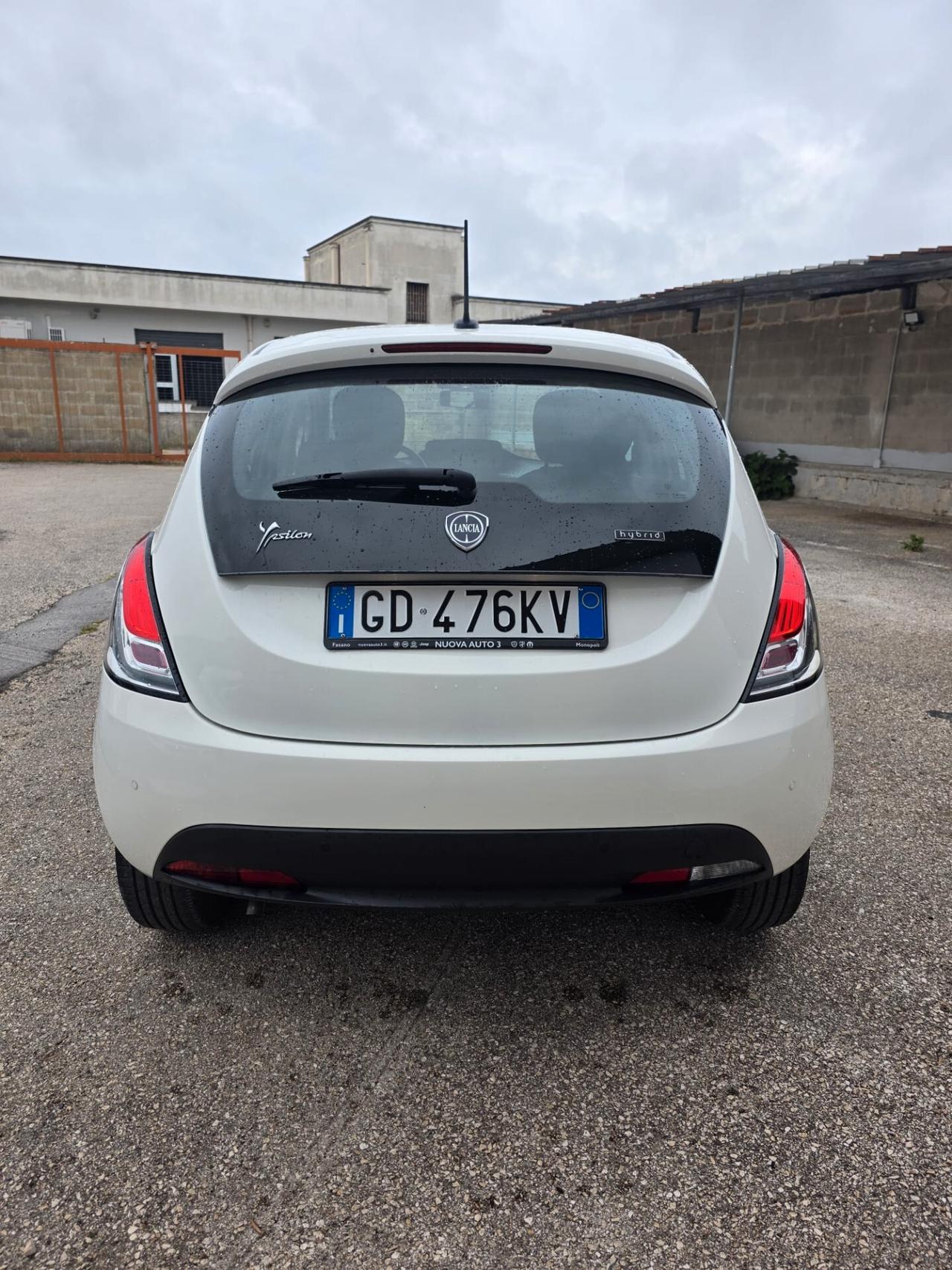 Lancia Ypsilon 1.0 FireFly 5 porte S&S Hybrid Ecochic Gold