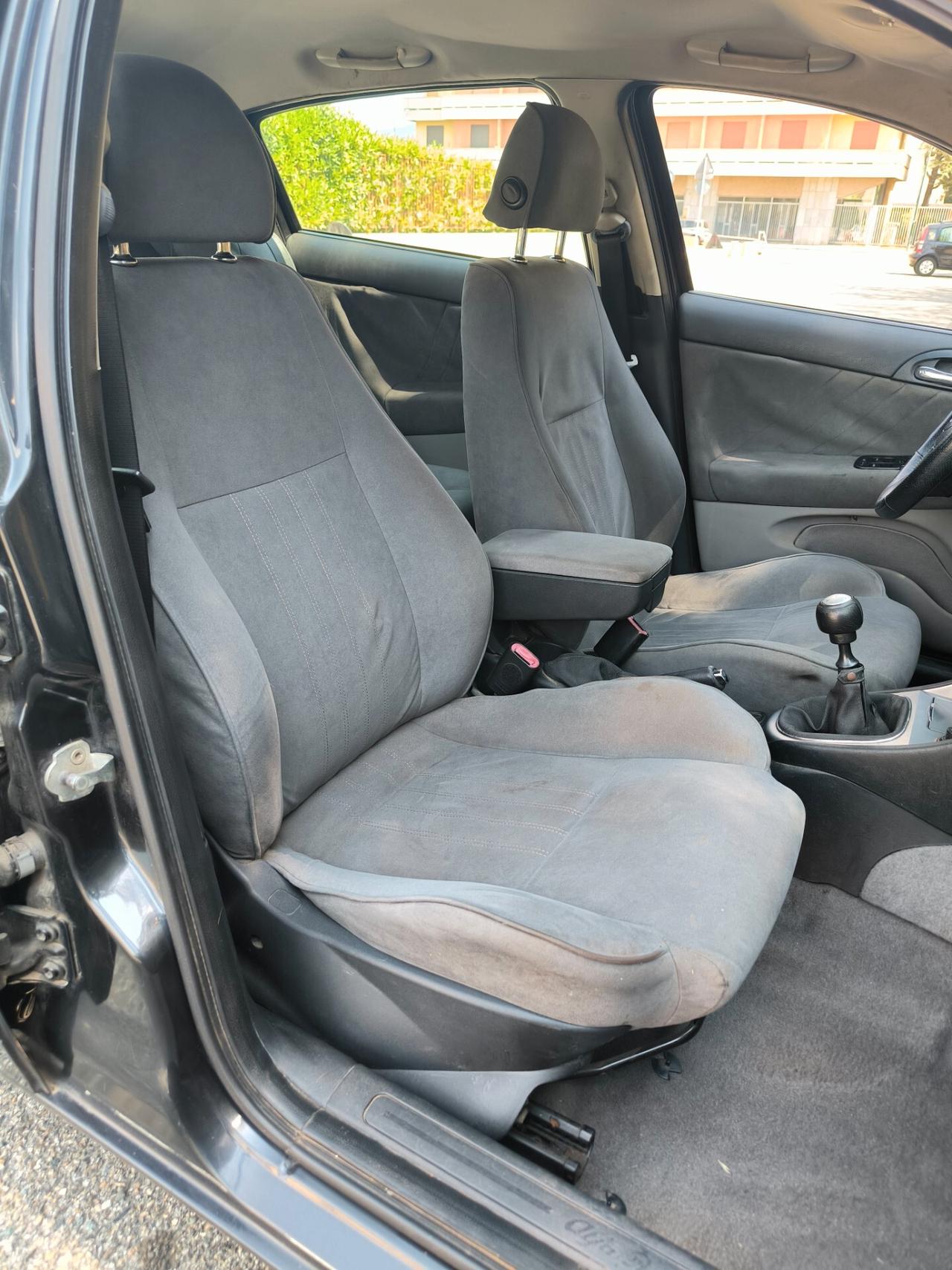 Alfa Romeo 147 1.9 JTD (120) 5 porte Distinctive