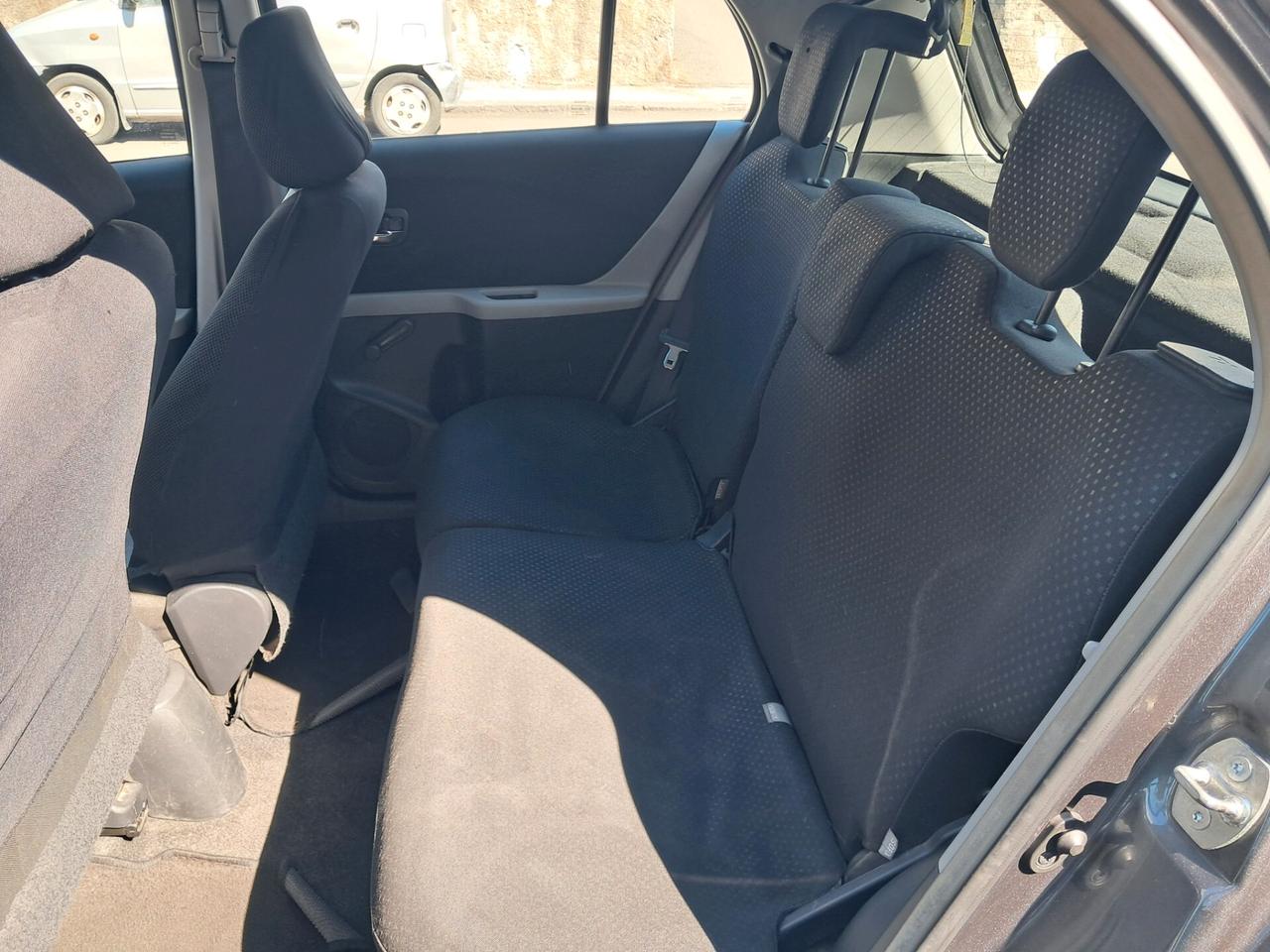 Toyota Yaris 1.3 100 cv 5p. Sol
