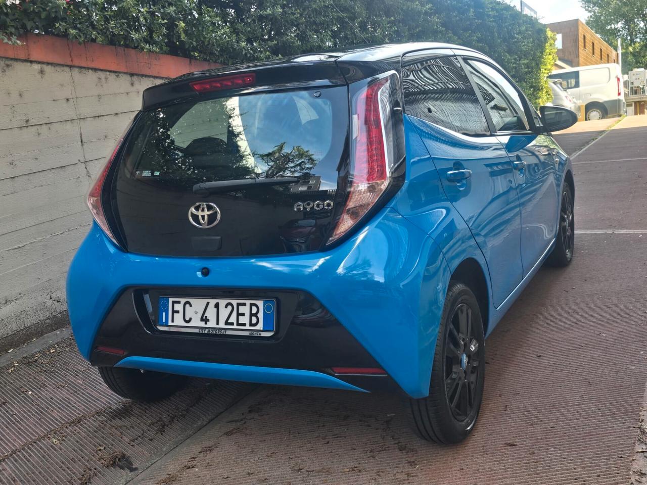 Toyota Aygo 1.0 VVT-i 69 CV 3 porte x-play MMT - FRIZIONE NUOVA...!!!!!