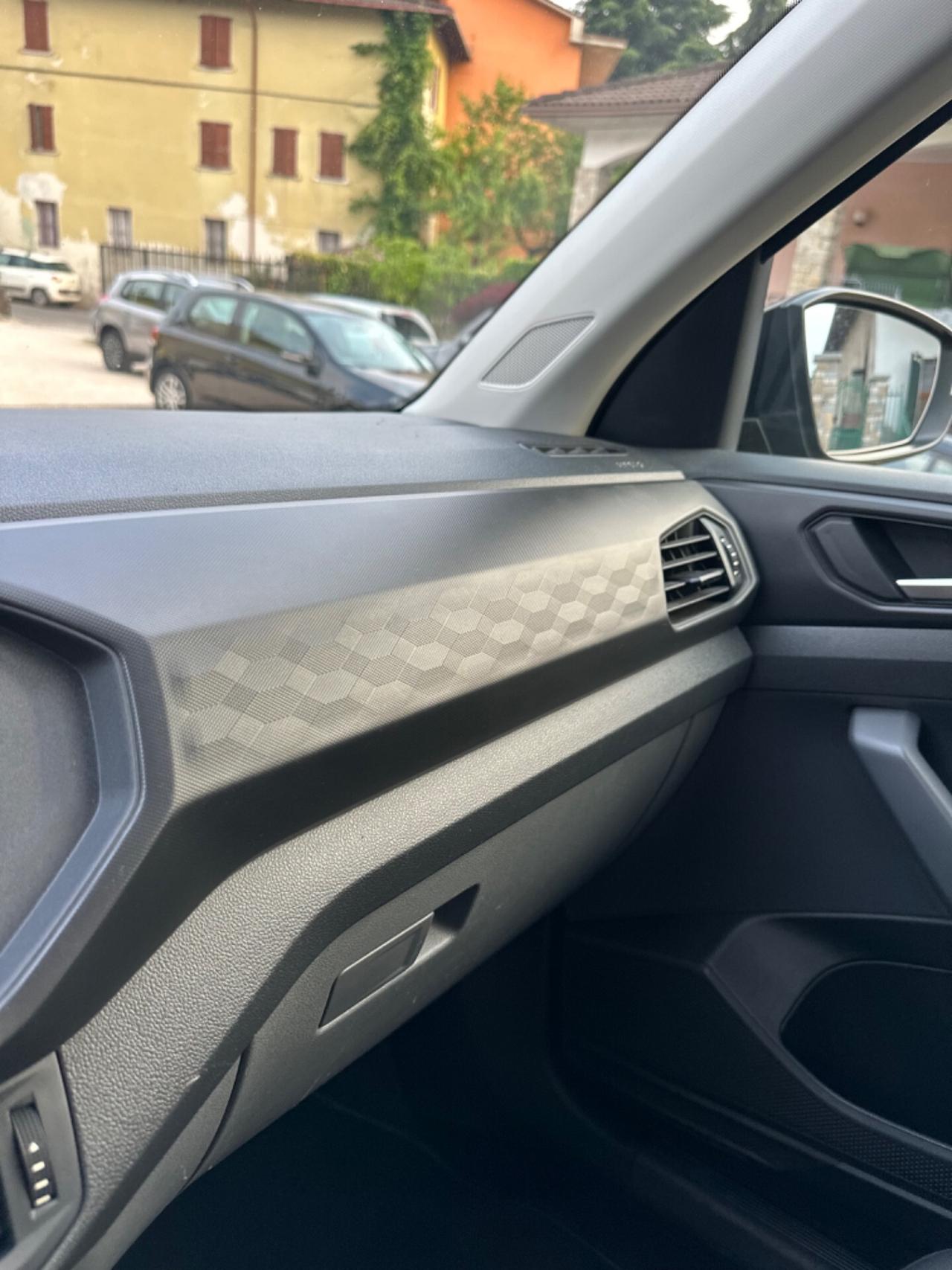 Volkswagen T-CROSS 1.6 TDI STYLE EURO6B LANEASS FRONTASS