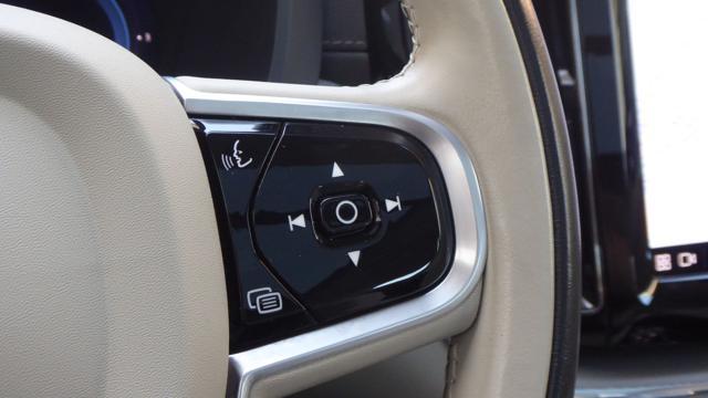 VOLVO XC60 B4 (d) AWD automatico Plus Bright