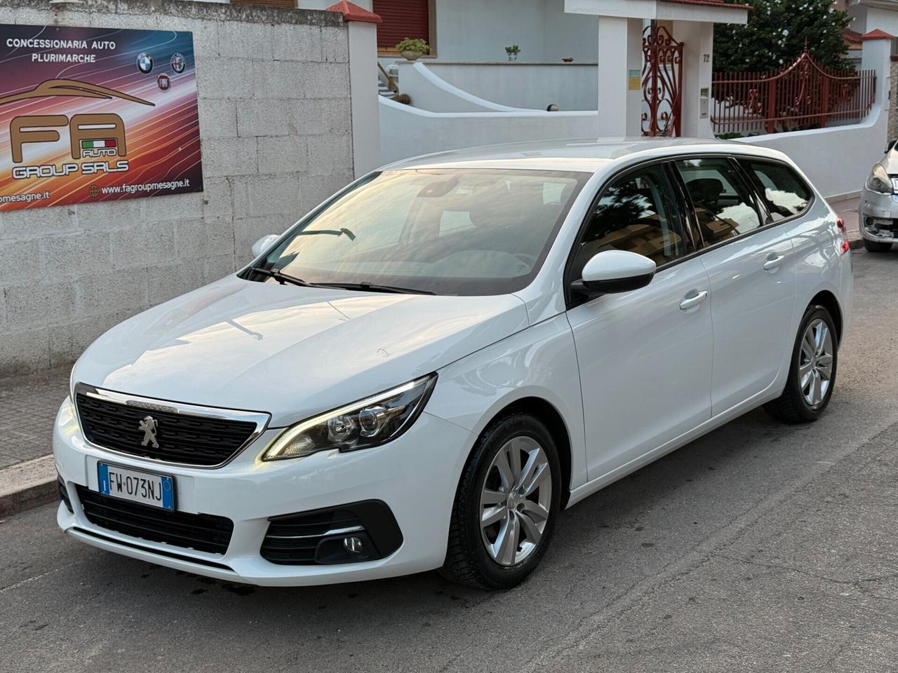 Peugeot 308 1.5 BlueHDi 100 SW NAVI CARPLAY – 2019