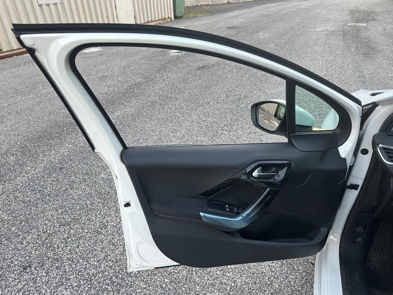 Peugeot 208 1.4 HDi 68 CV 5 porte Access