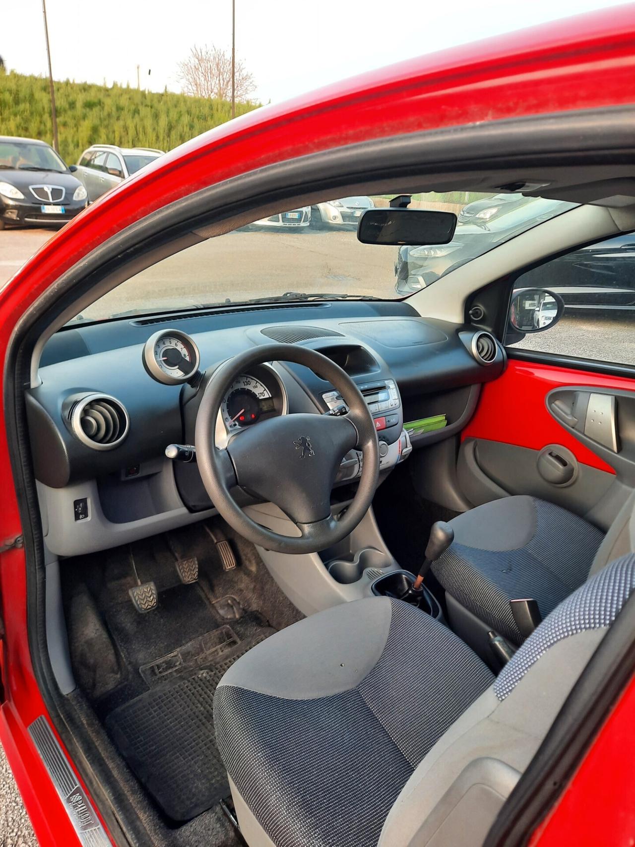 Peugeot 107 1.0 68 CV Ok neopatentati