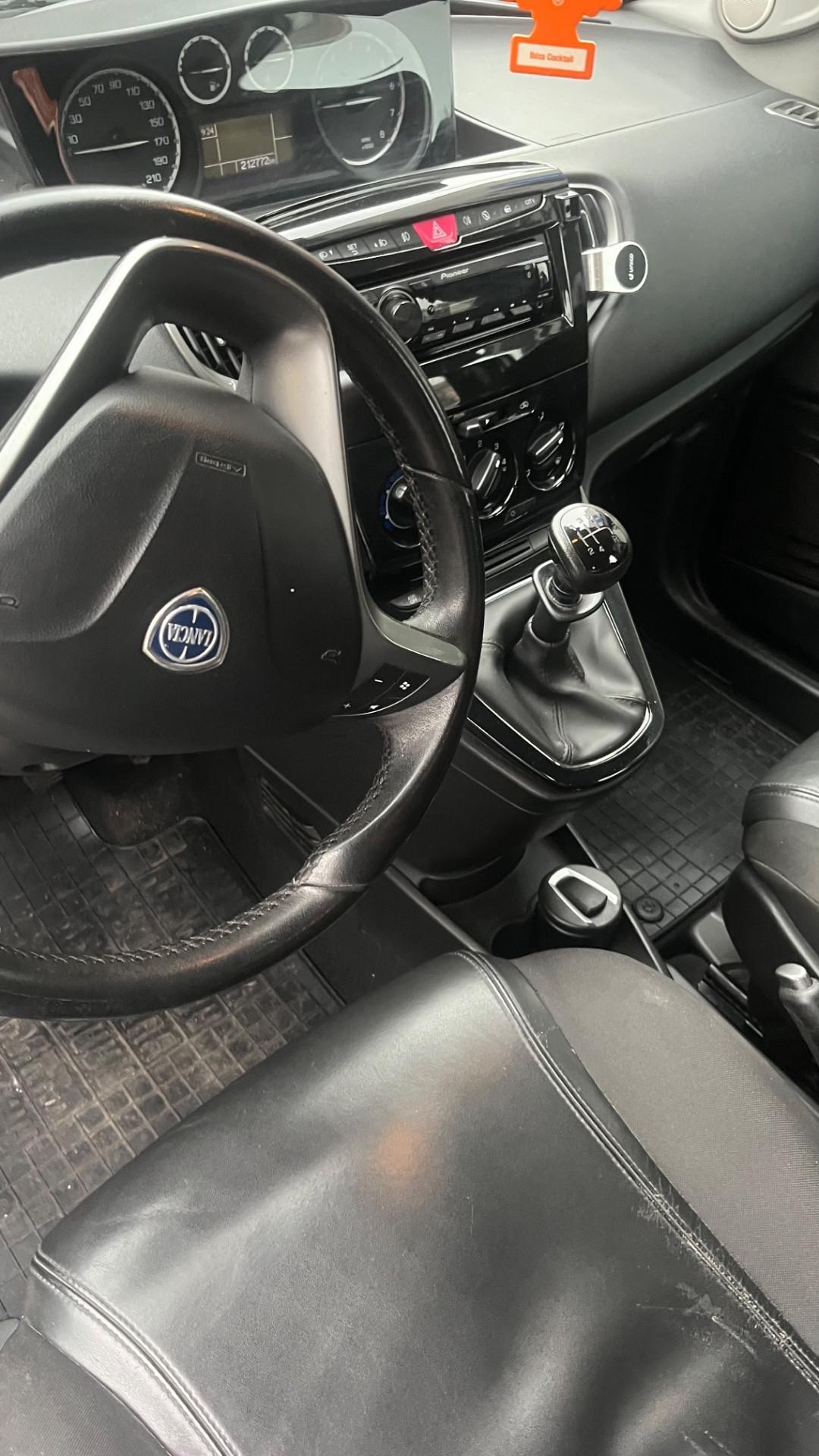 Lancia Ypsilon 1.2 69 CV 5 porte S&S Silver