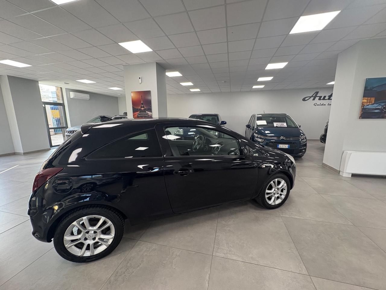 Opel Corsa 1.4 B 100cv 2010 km128000 neopatentati