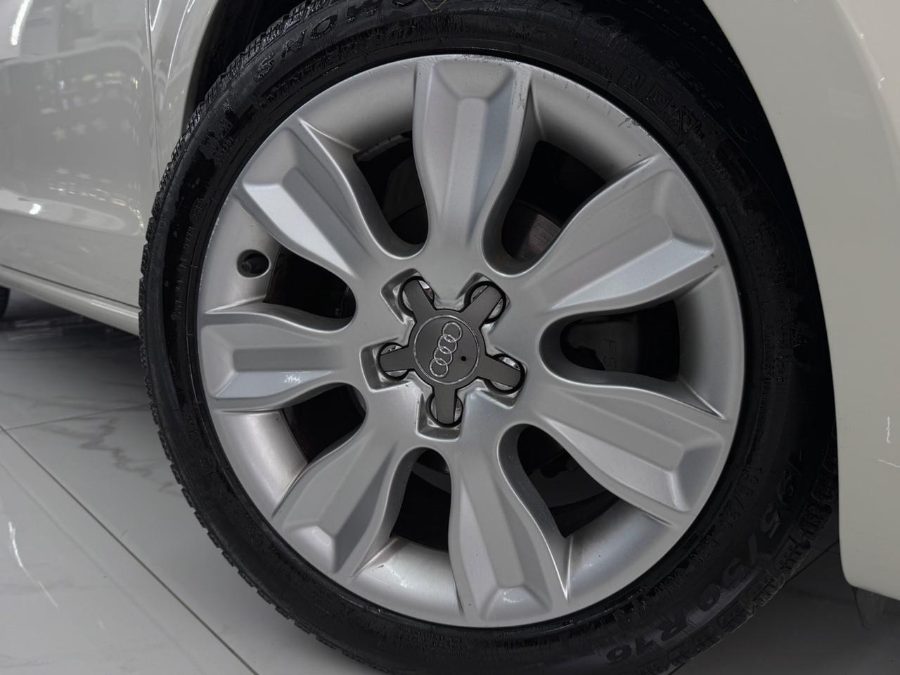 Audi A1 1.2 TFSI Admired Full Optional