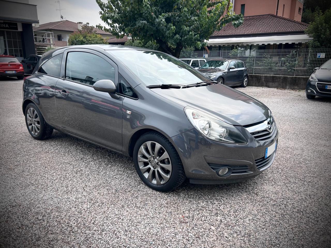 Opel Corsa 1.2 3 porte Sport