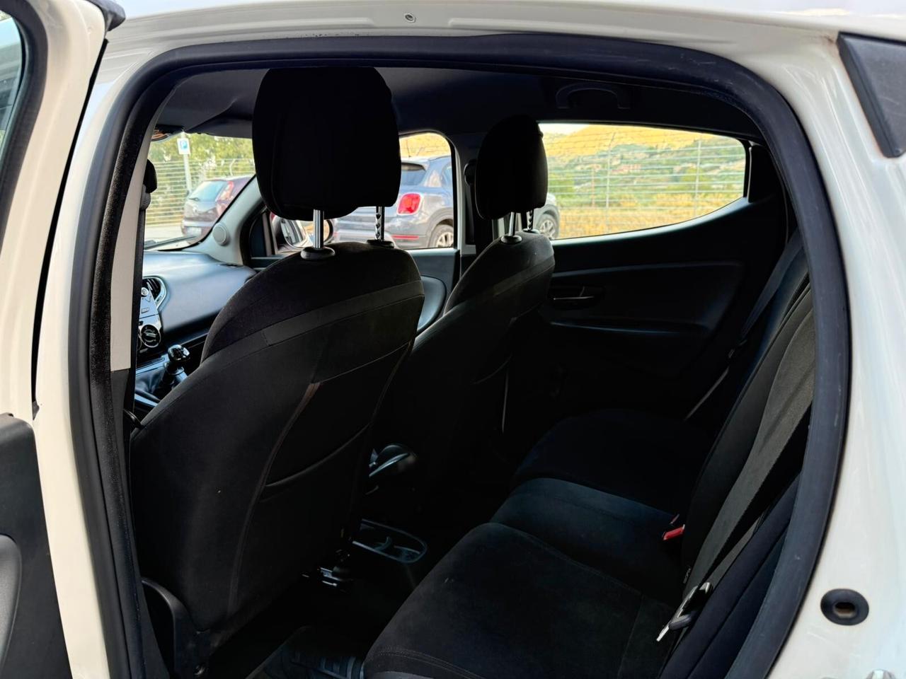 Lancia Ypsilon 0.9 TwinAir 85 CV 5 porte Metano Ecochic Silver