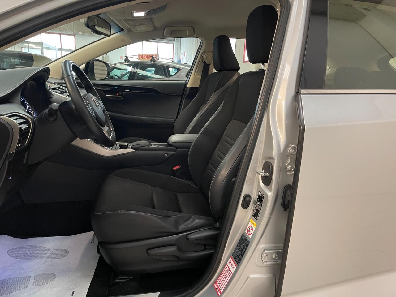 Lexus NX 300h 2.5 Executive 4wd cvt-LEGGI SOTTO