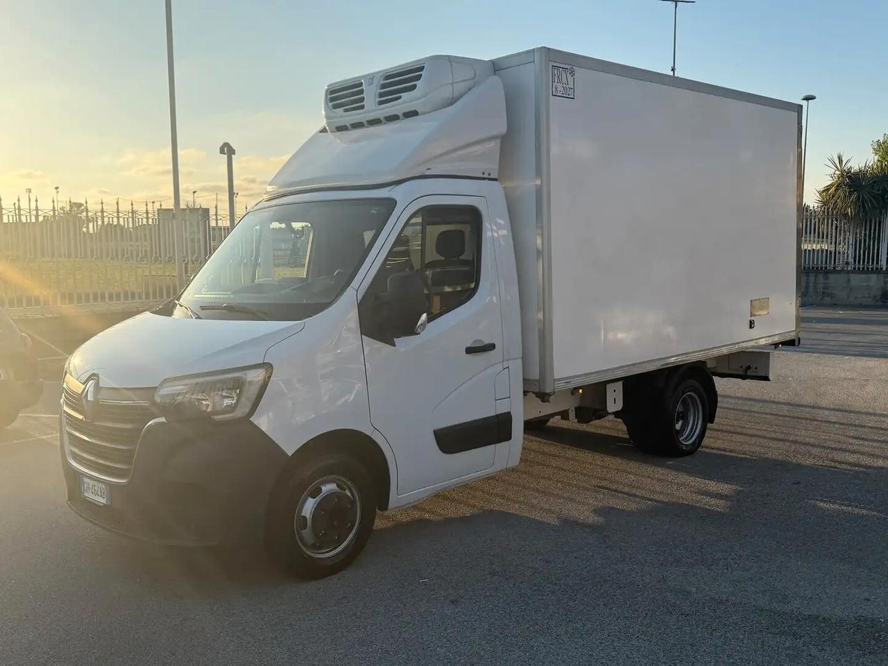 Renault Master 35Q. 145cv FRCX-20 CON GANCIERA A TRE VIE