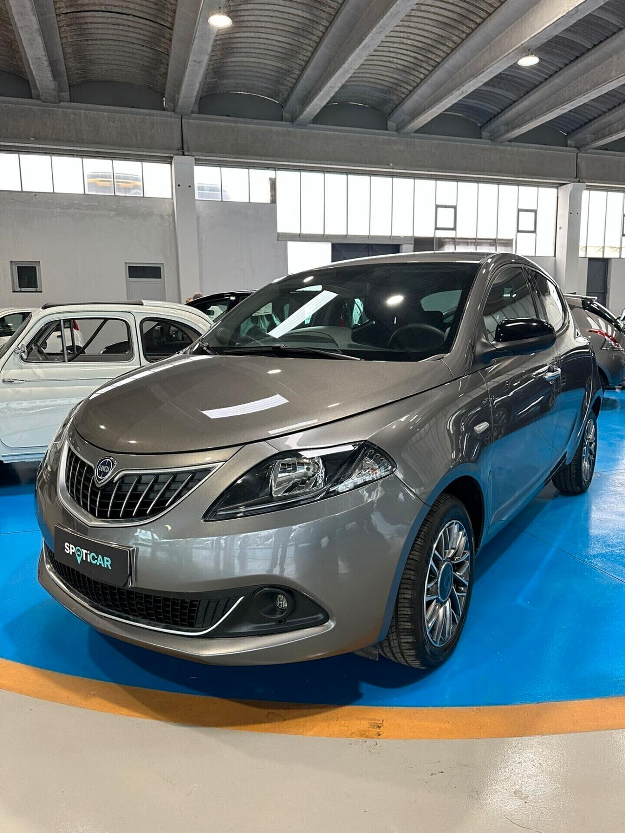 Lancia Ypsilon 2023 Gold plus con TELECAMERA