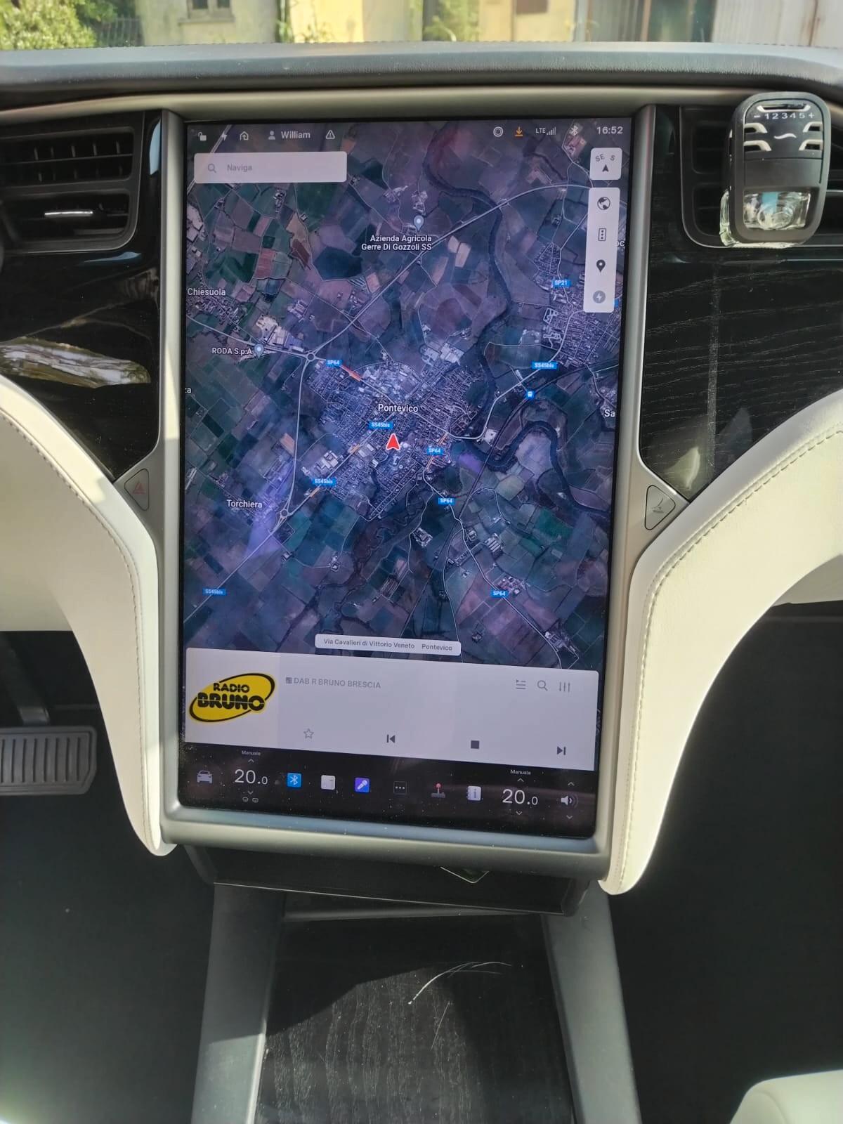 Tesla Model X Model X 100kWh Dual Motor Performance