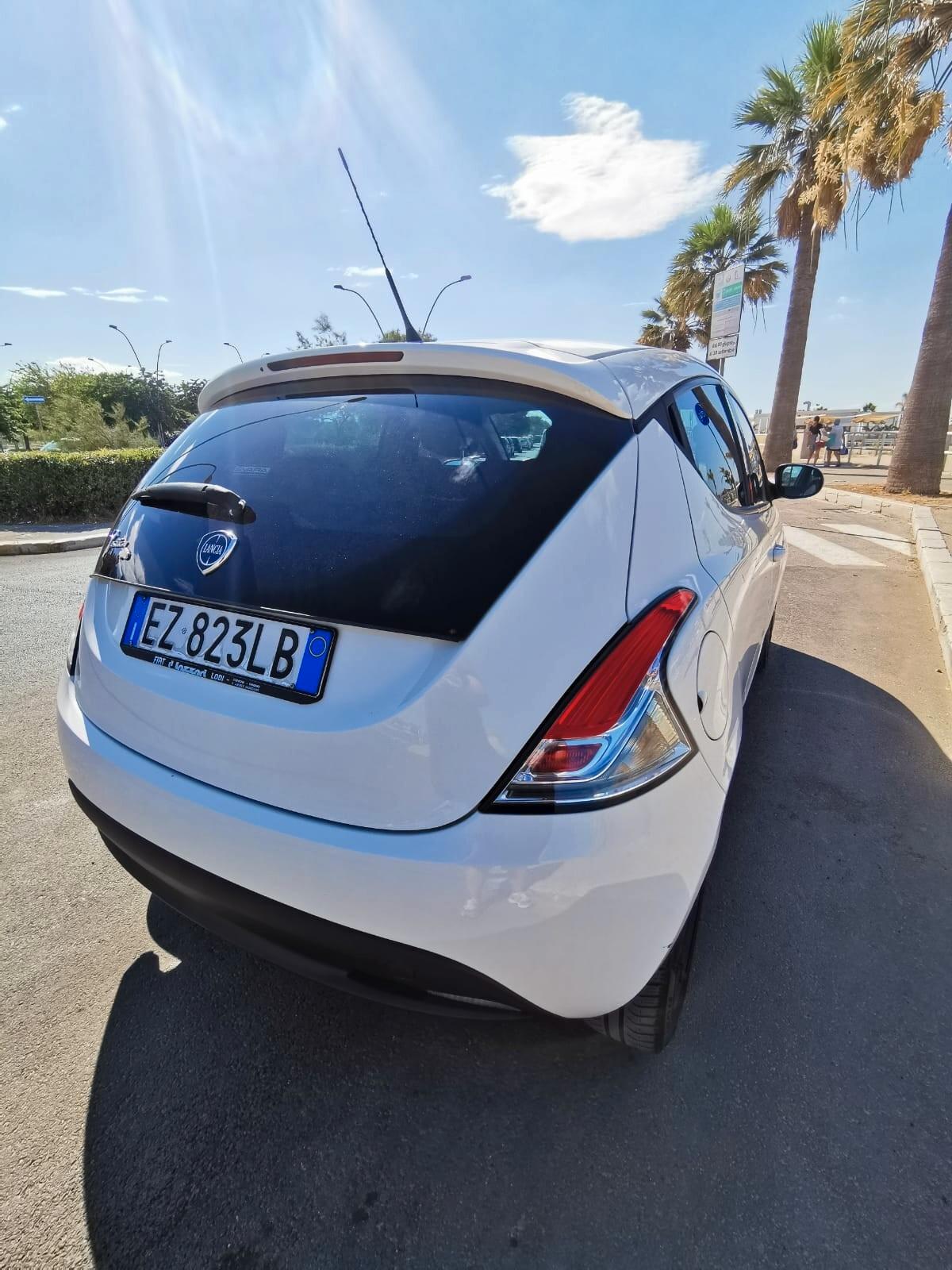 Lancia Ypsilon 1.3 MJT 16V 95 CV 5P. Gold - 2015