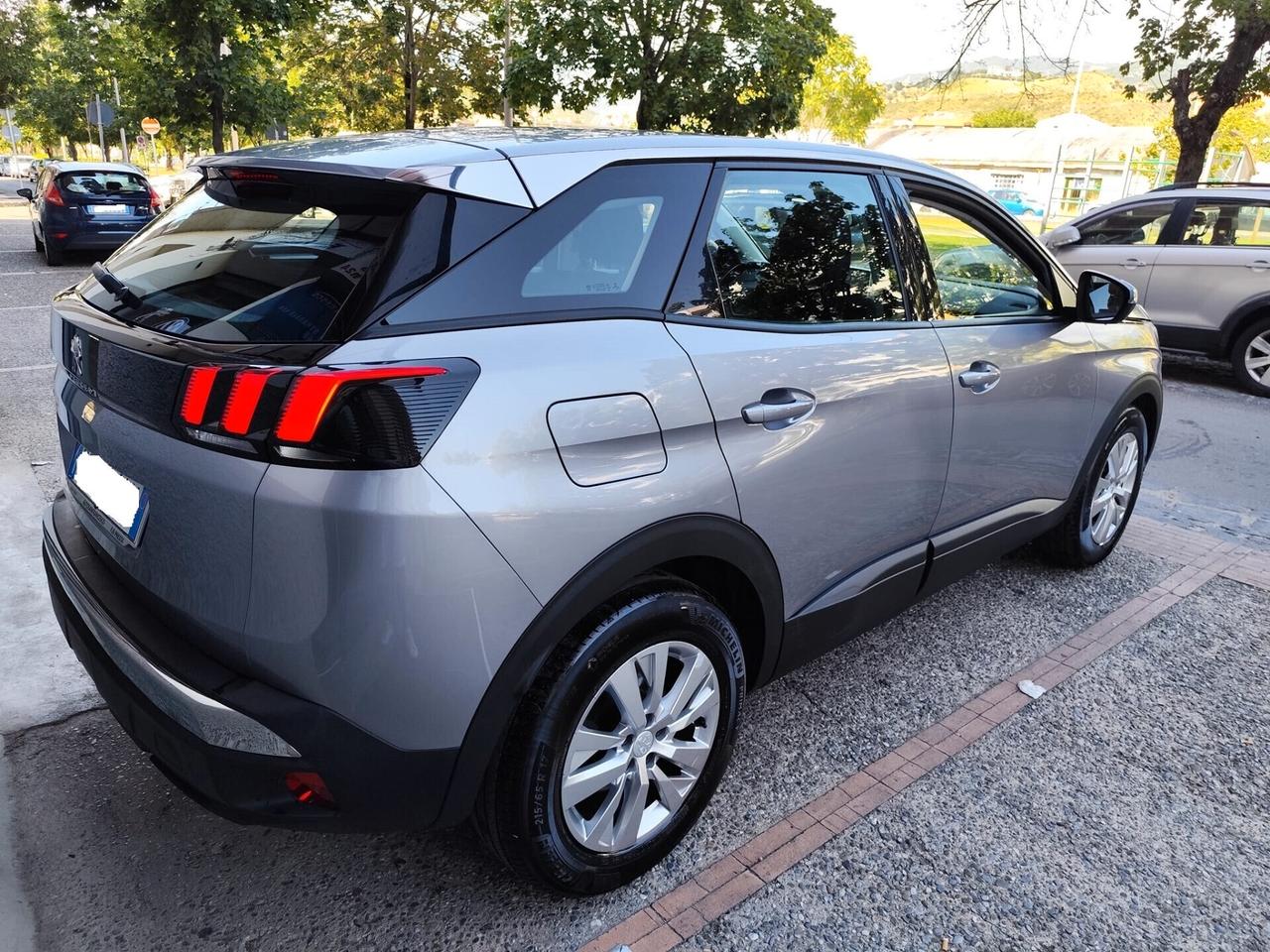 Peugeot 3008 1.5 Business 130CV - 2020