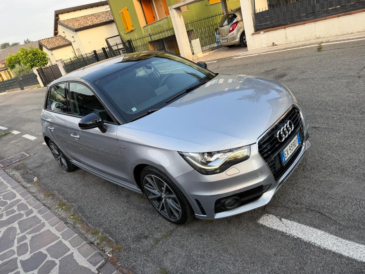 Audi A1 1.2 TFSI S line edition plus