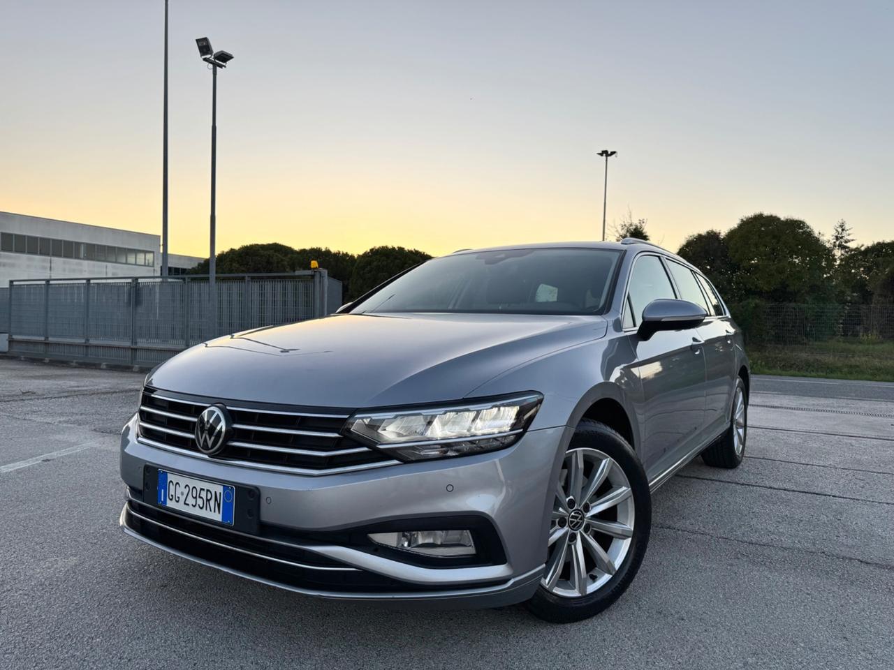 VOLKSWAGEN PASSAT Variant 2.0 Tdi Evo-Led Carplay 17
