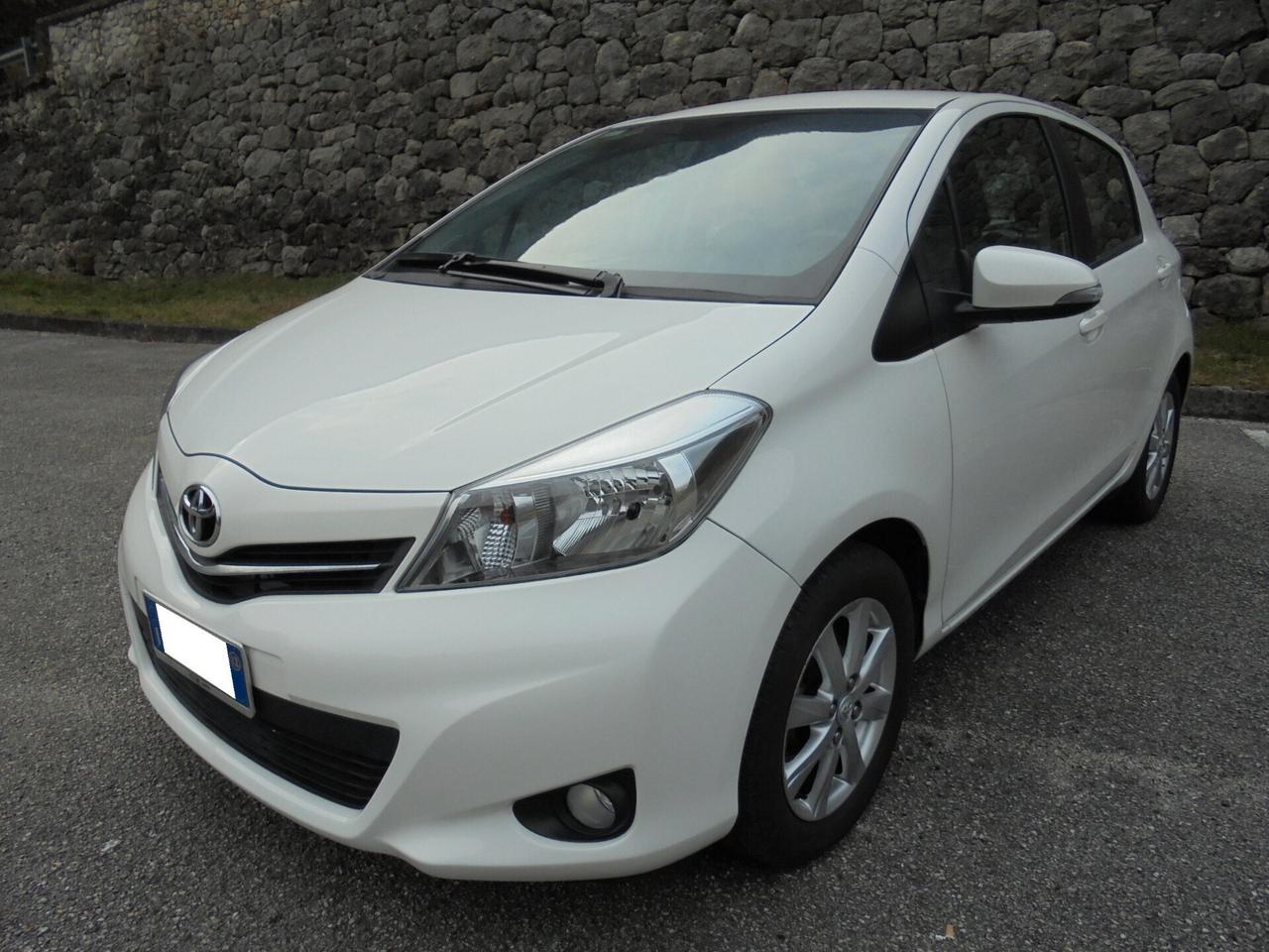 TOYOTA YARIS 1.0 VVT-i 5P LOUNGE – UNIPROPRIETARIO-