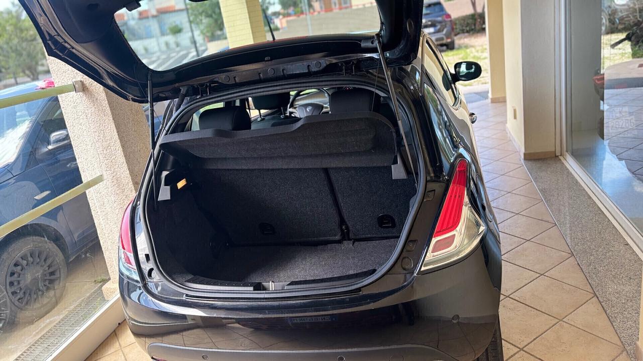 Lancia Ypsilon 1.0 FireFly 5 porte S&S Hybrid Gold