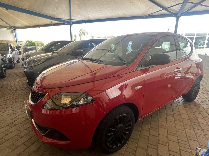 Lancia Ypsilon 1.0 FireFly 5 porte S&S Hybrid Silver