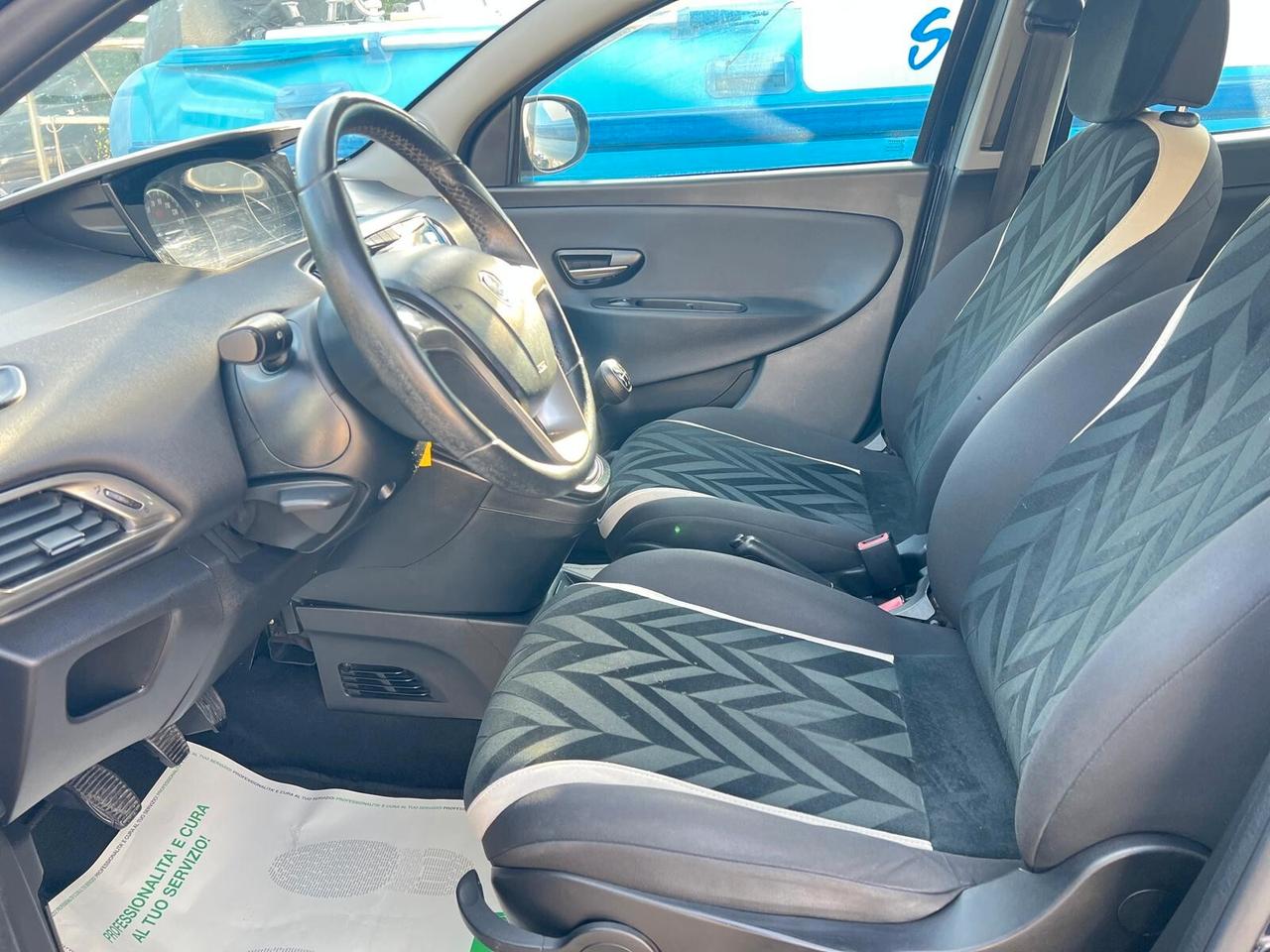 Lancia Ypsilon 1.3 MJT 95 CV 5 porte Platinum