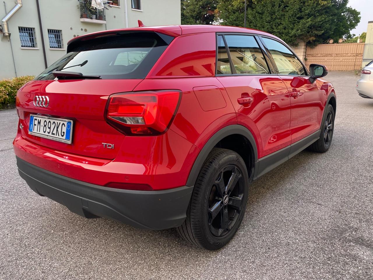 Audi Q2 1.6 TDI Business RED