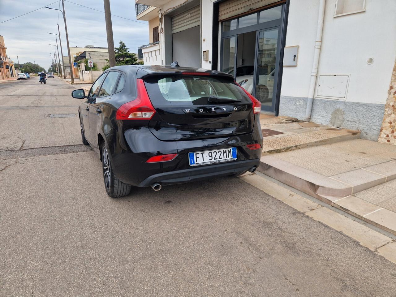 Volvo V40 D2