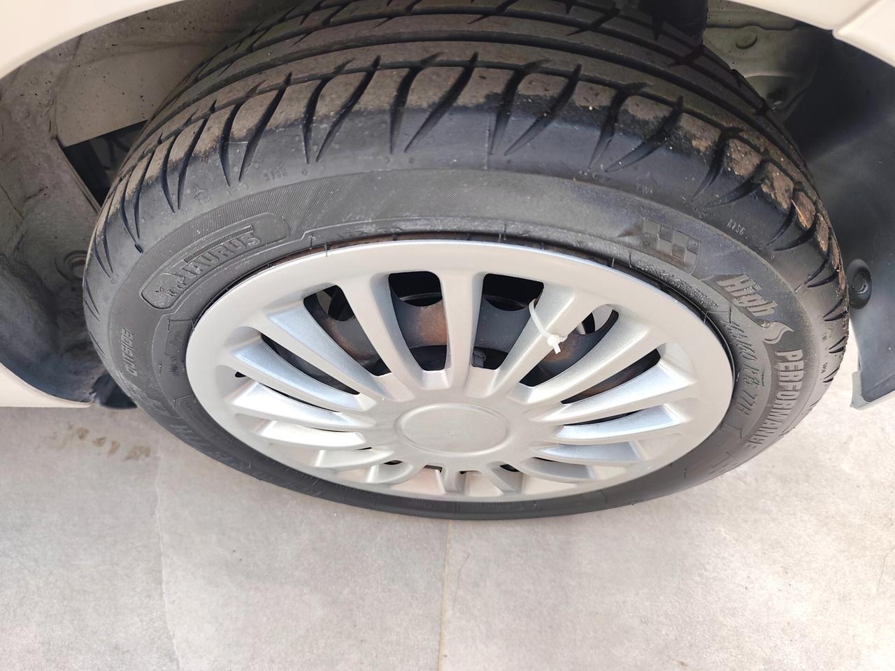 Toyota Aygo 1.0 BENZINA KM 83000 x-play