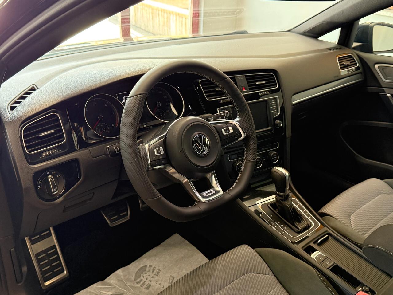 Volkswagen Golf 2.0 TDI DSG 5p. Highline BlueMotion R line.