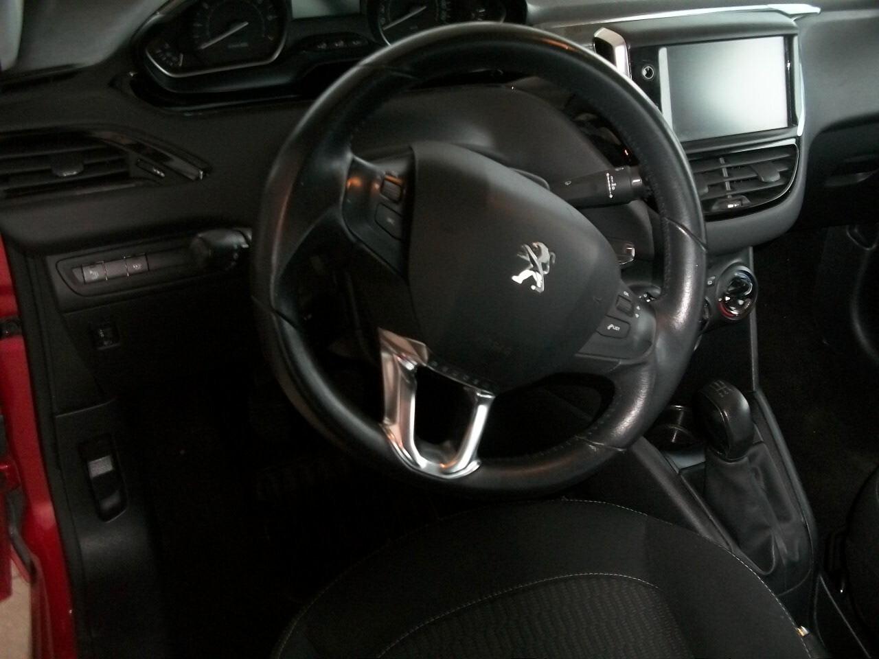 Peugeot 208 PureTech 82 5 porte Active riferimento fp836 CC 1199 EURO 06 KM 62940 TALIANDATI CON NAVI E SEDILI RISCALDATI GARANZIA UN ANNO SI NEOPATENTATI