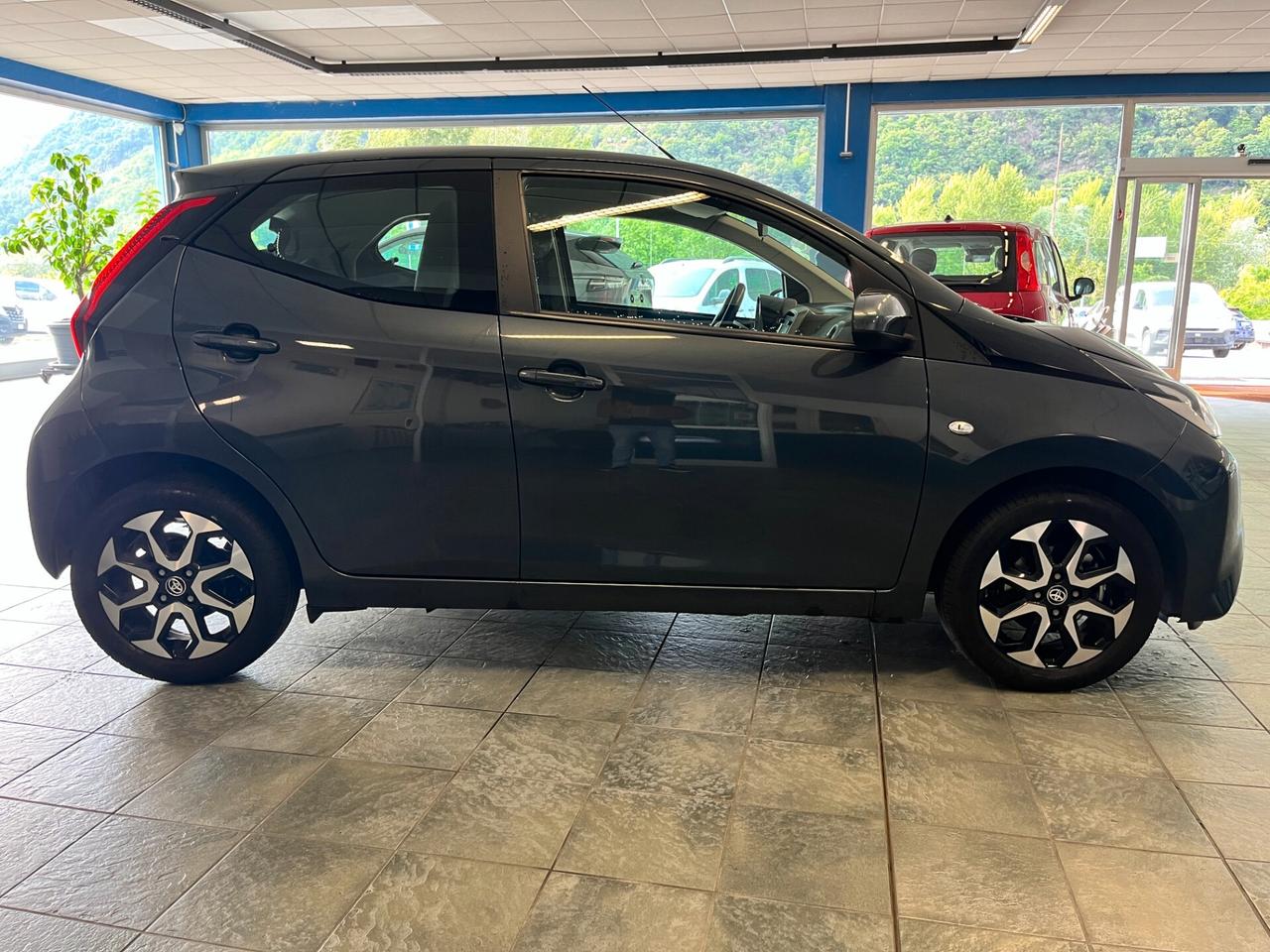 Toyota Aygo Connect 1.0 VVT-i 72 CV 5 porte x-clusiv