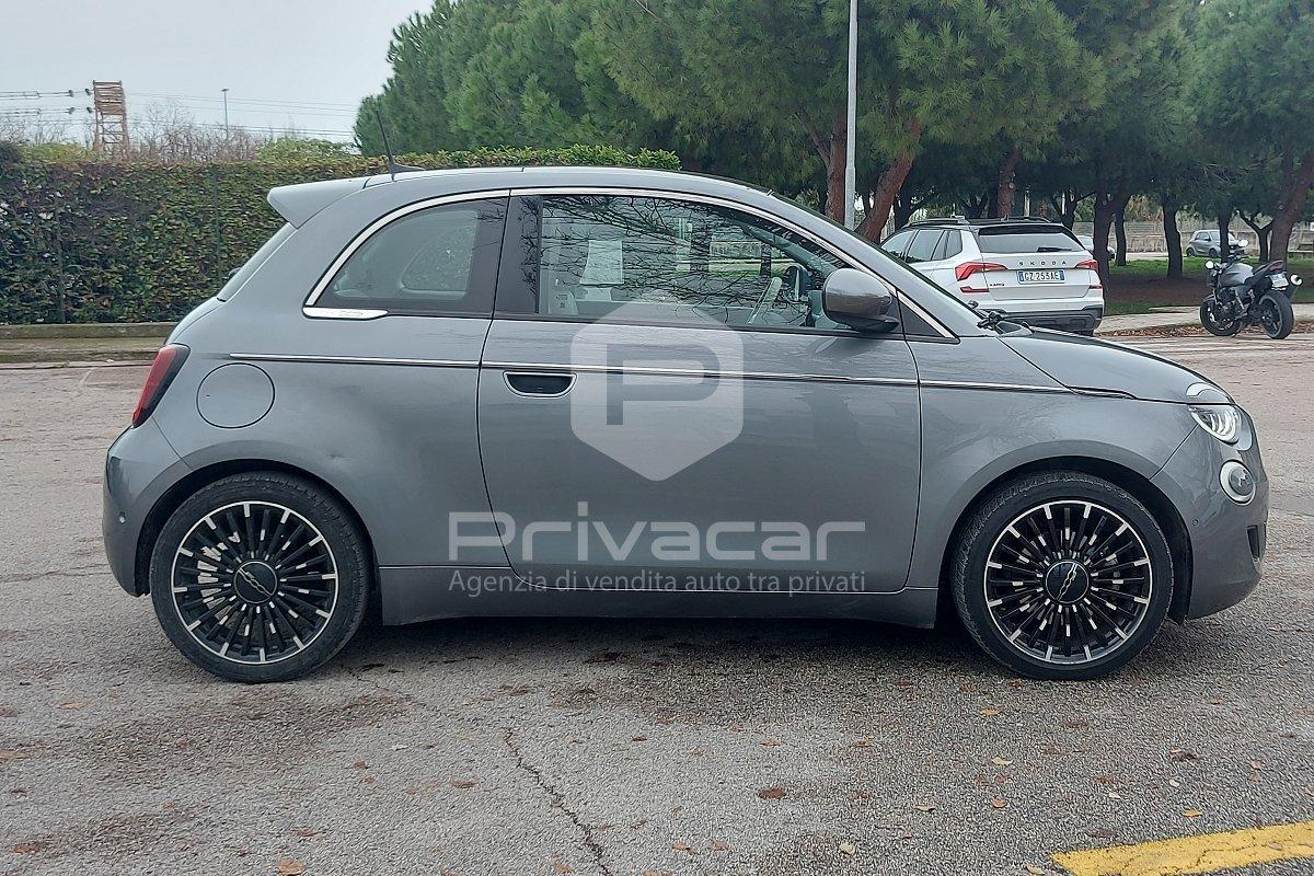 FIAT 500e Berlina 42 kWh La Prima