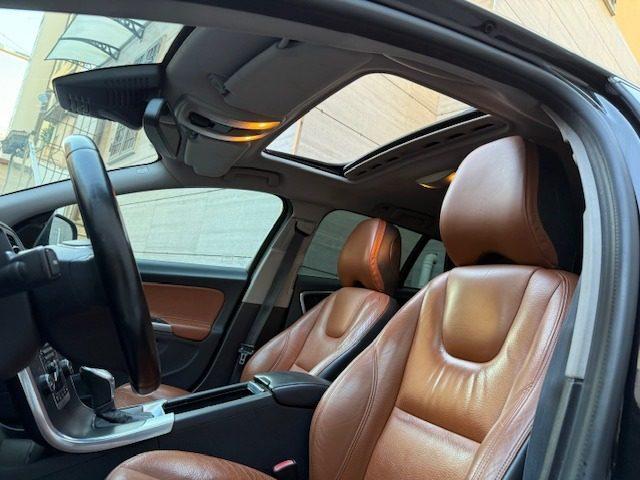 VOLVO V60 D5 Geartronic Momentum TETTO PANORAMICO