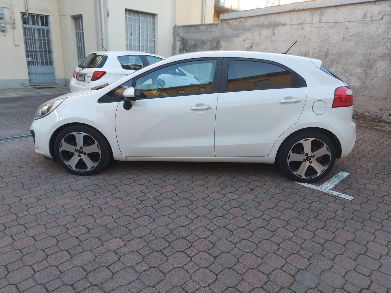 Kia Rio 1.4 crdi 90 cv neopatentati