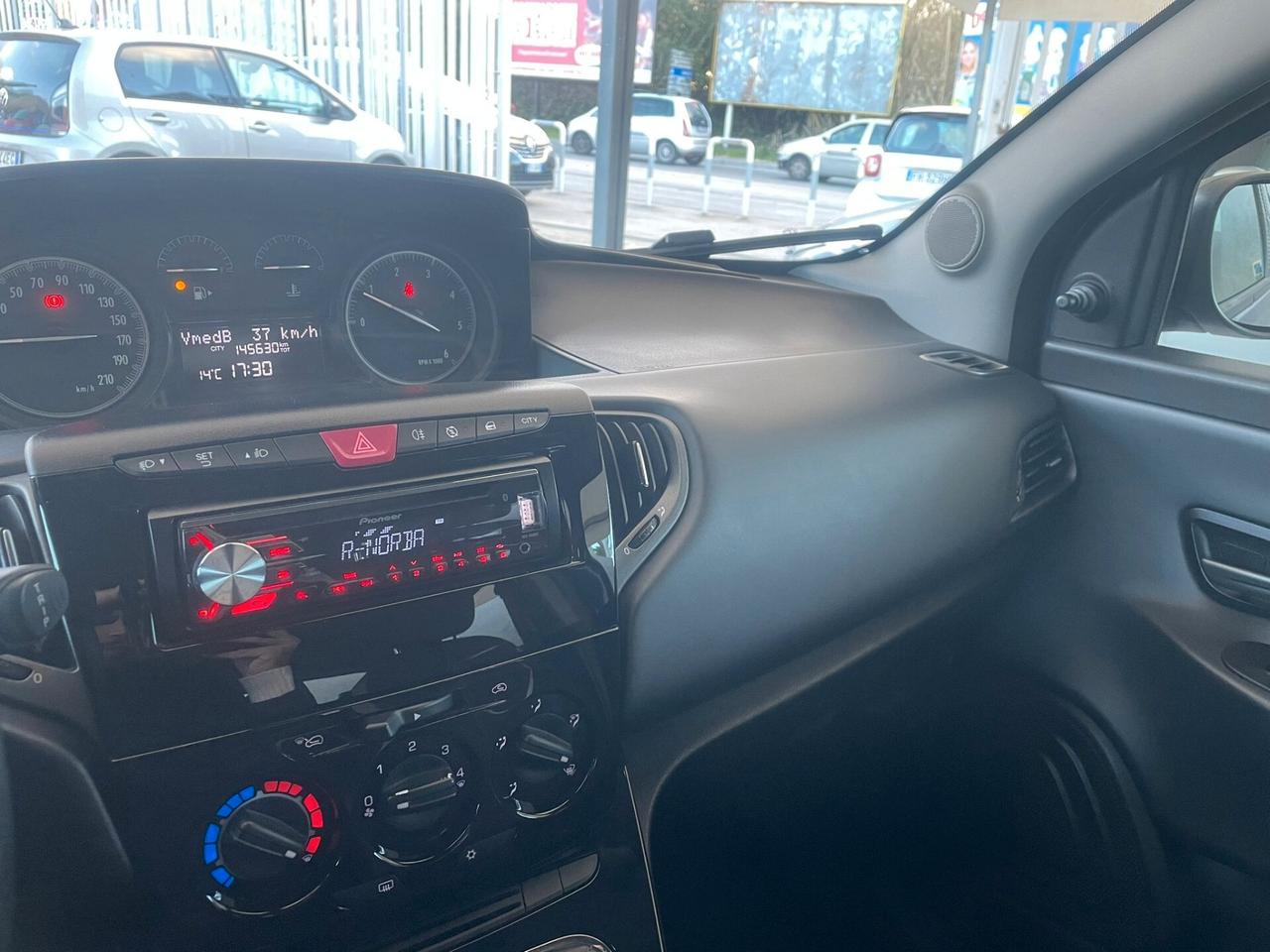 Lancia Ypsilon 1.3 MJT 16V 95 CV 5 porte