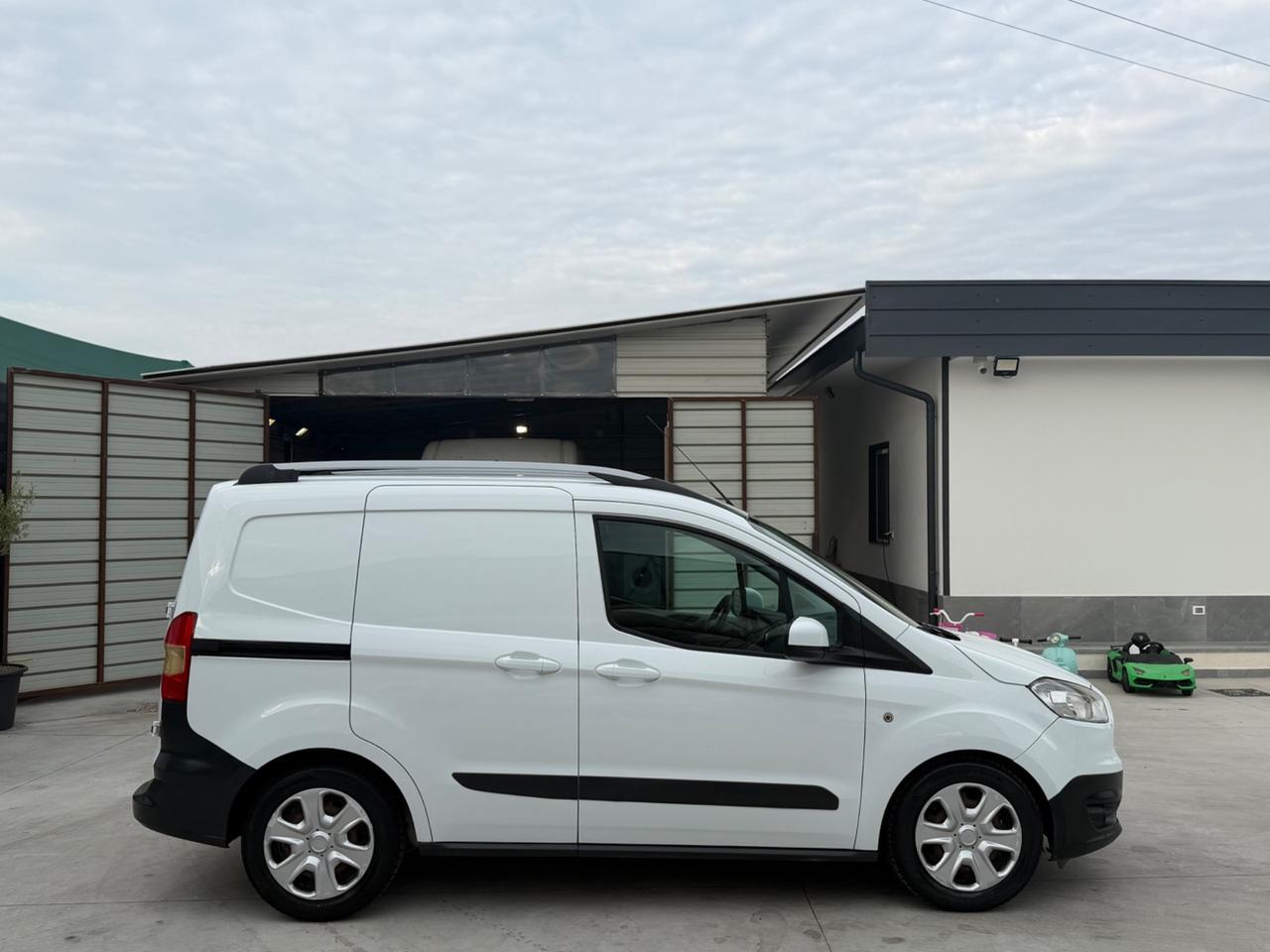 Ford Transit Courier 1.5 TDCi 95CV Van Trend