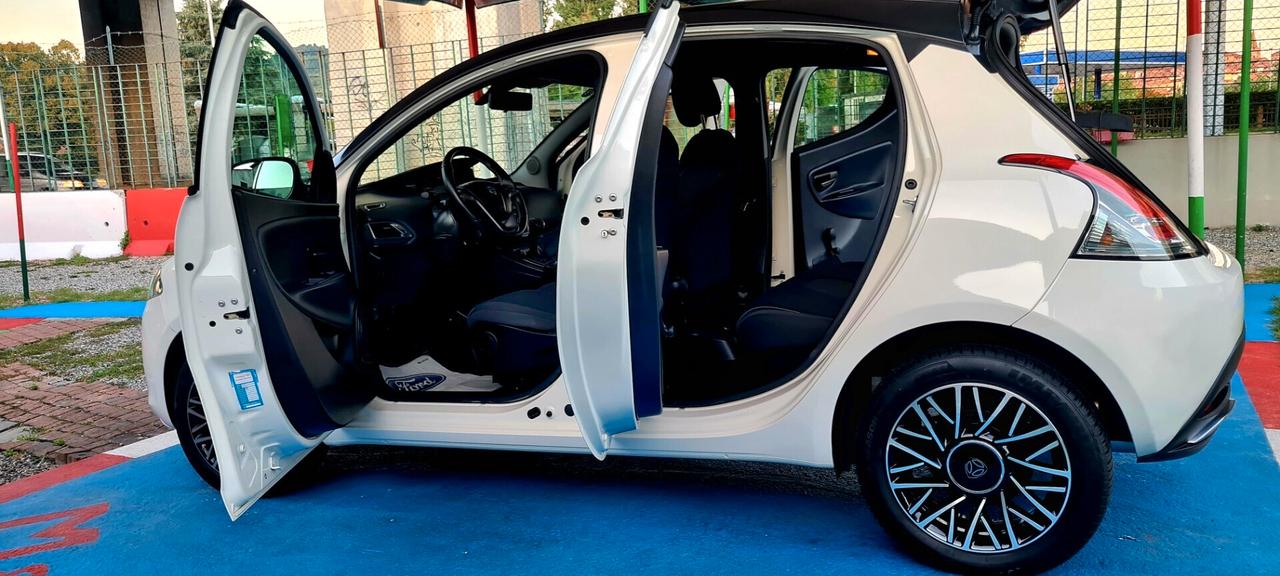 LANCIA YPSILON 1.2 BENZINA G.P.L DI CASA KM 71 MILA