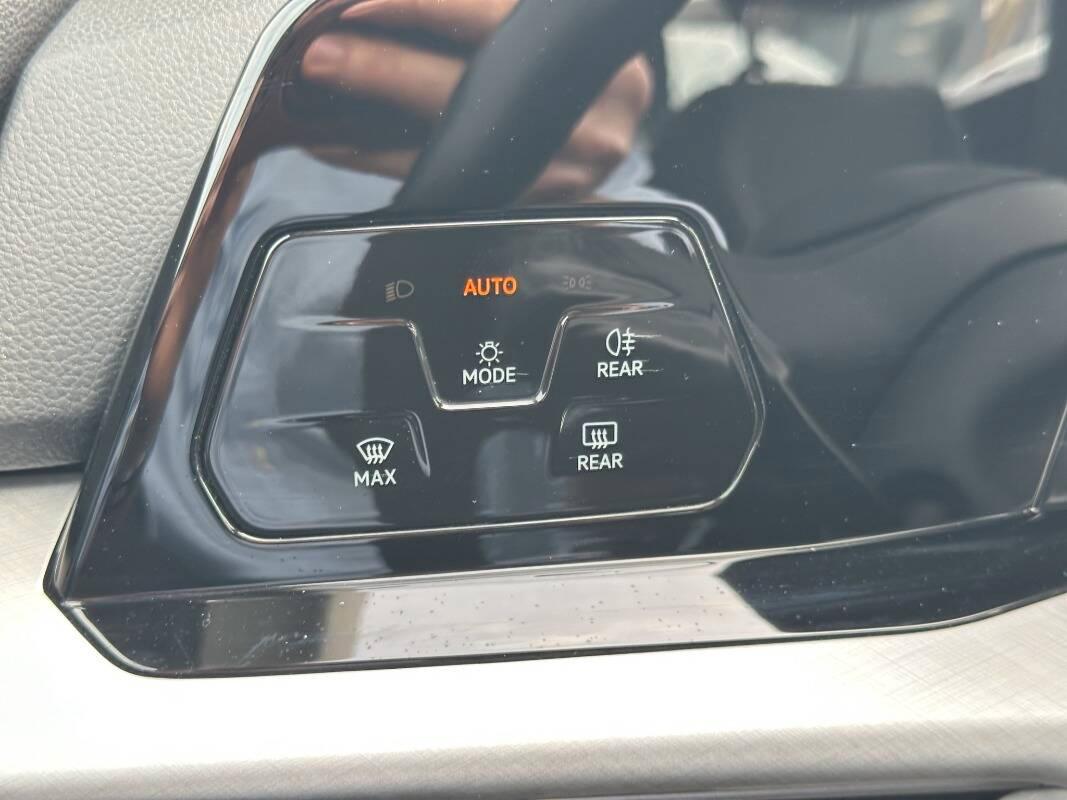 Volkswagen Golf Variant 2.0 tdi Life 115cv AUTOM e CarPlay