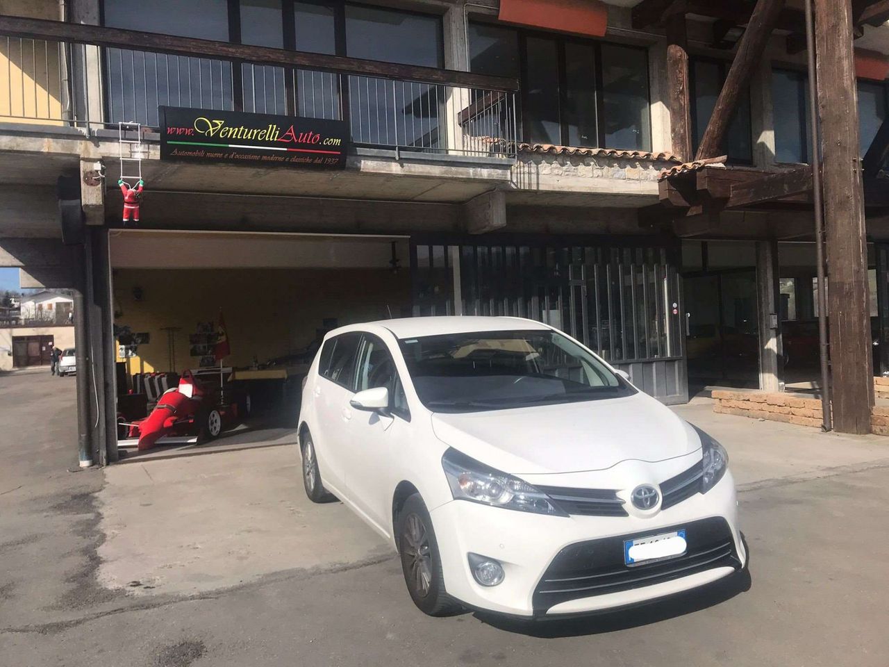 Toyota Corolla VERSO 1.6 L del 2016 a BENZ 65000 KM