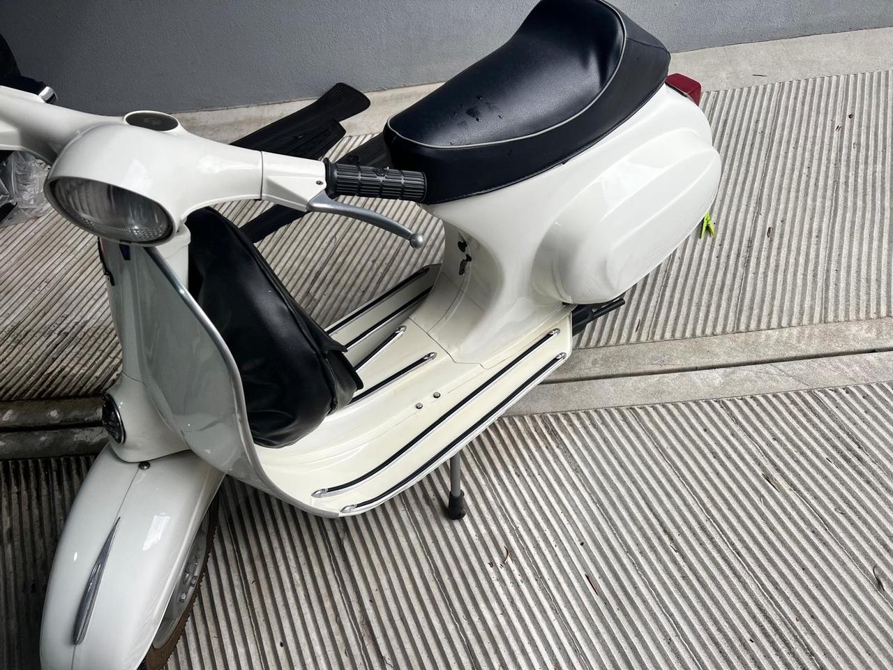 Piaggio Vespa 50 Special faro tondo