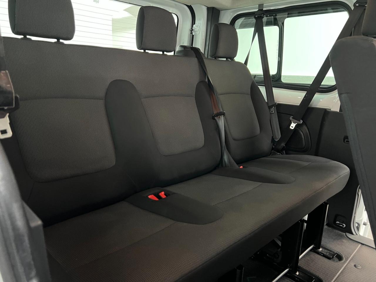 Nissan Primastar 2.0 dCi 110CV PC-TN Bus