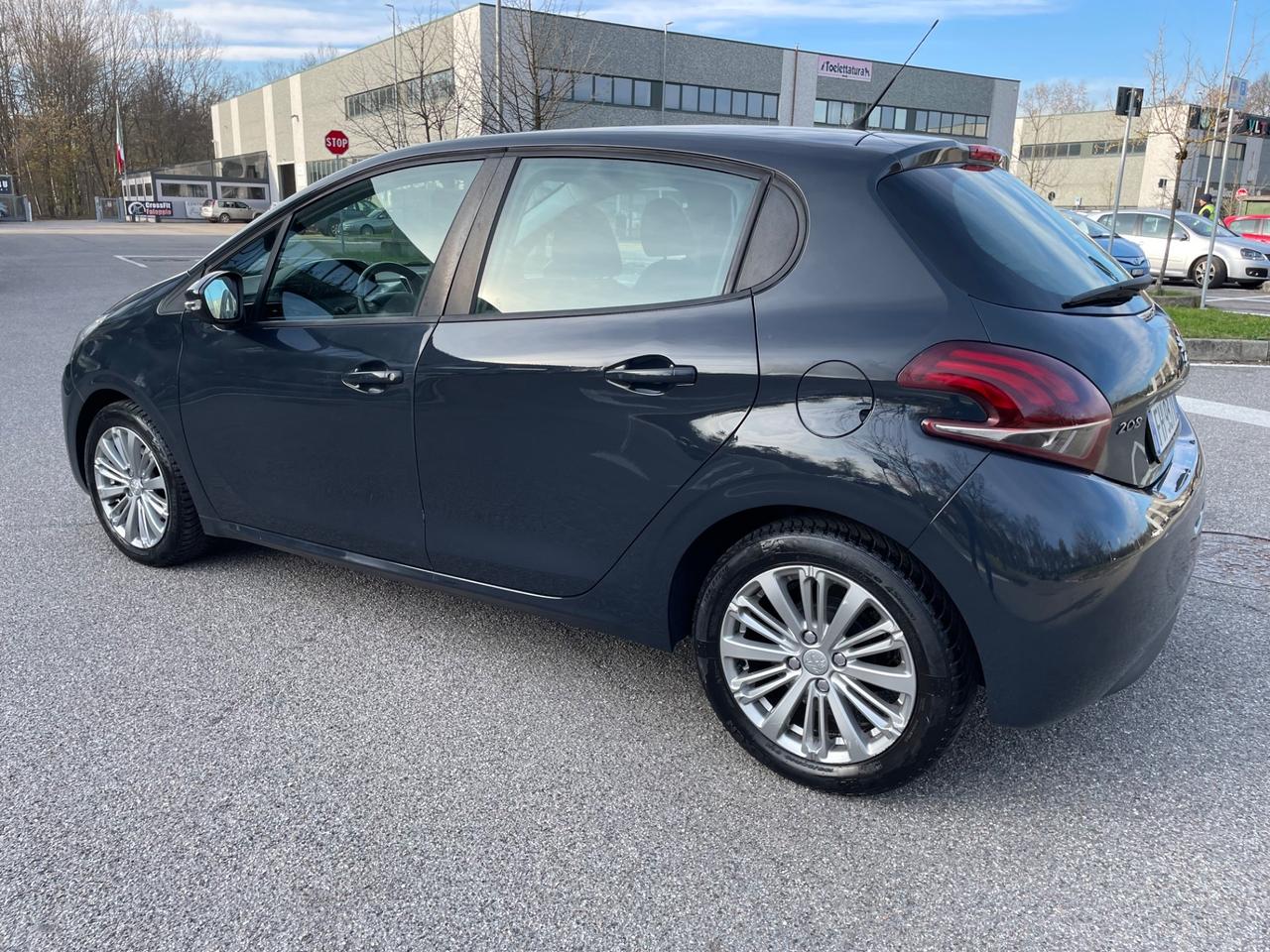 Peugeot 208 PureTech 82 5 porte Allure*Neo patentati*